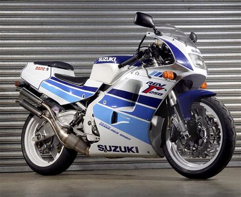 SUZUKI RGV250 (1987-1997) Review | Speed, Specs & Prices | MCN