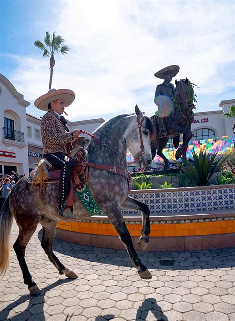 Vicente Fernandez statue unveiling ceremony - Primestor