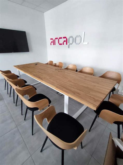 Table with chairs for conference room | Deerhorn Furnitures