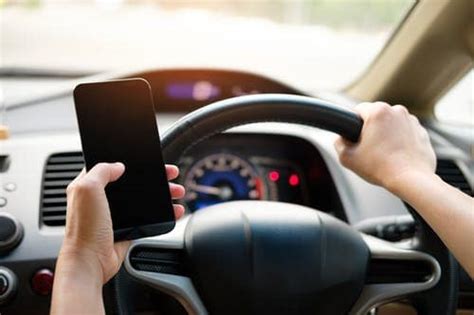 Many Canadians Believe Certain Distracting Behaviour Actually Safe To Do While Driving Survey