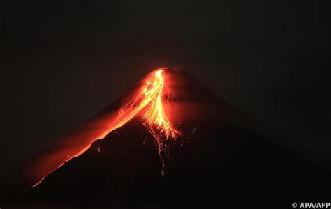 Weitere Evakuierungen Am Vulkan Mayon Auf Den Philippinen PULS 24