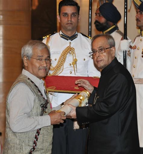 Padma Vibhushan conferred on Amitabh Bachchan - Photos,Images,Gallery ...