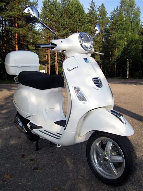 Vespa LX & S Series | Motor Scooter Guide