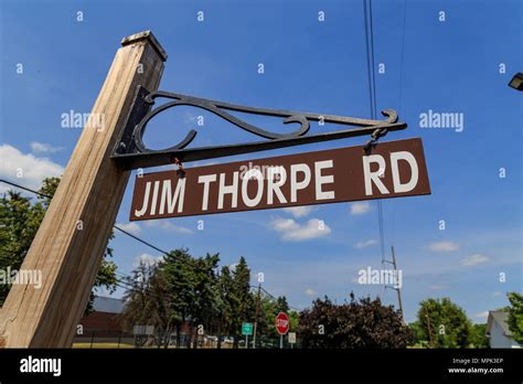 Carlisle Pa Usa June 26 2016 The Jim Thorpe Road Sign Near The