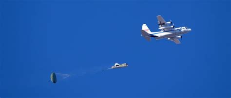 La Nasa y Boeing prueban el sistema de paracaídas Starliner antes del