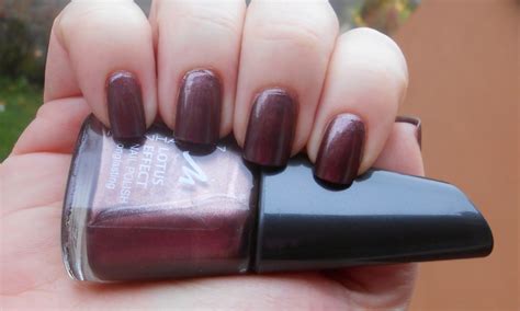 Hautnah Beauty Manhattan Lotus Effect Nail Polish In 99G