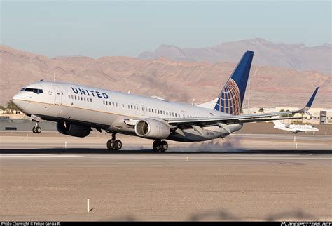 N67845 United Airlines Boeing 737 924ER WL Photo By Felipe Garcia R