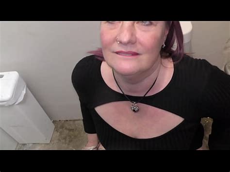 Kiwi Slutty MILF Gets Fucked In Department Store Changing Rooms