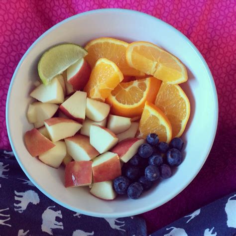 Fruit breakfast bowl | Breakfast bowls, Fruit breakfast, Food