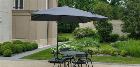 Comment Choisir Entre Un Parasol Et Une Voile D Ombrage Pour Votre Jardin