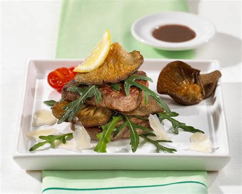 Rinderfilet Auf Rucola Salat Mit Feinem Parmesan Rezept LECKER