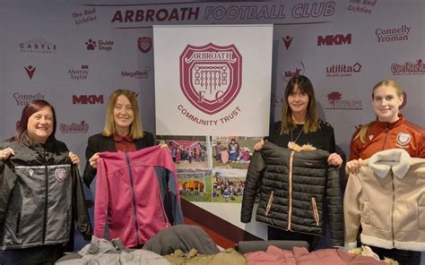 Winter Jackets Wanted As Cosy Coat Campaign Kicks Off Thorntons