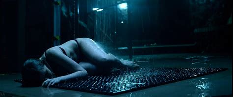 Naked Lydia Hearst In Cabin Fever Patient Zero