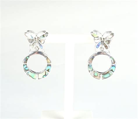 Boucles D Oreilles En Argent Oo Form Es D Un Papillon Retenant Un