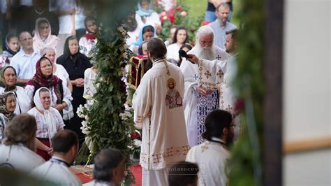 Liturghie Arhiereasc La Serbarea De La Putna De Ziua Sfin Ilor