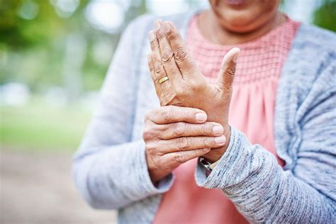 La osteoporosis una enfermedad más común en mujeres según