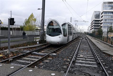 M Tropole De Lyon Un Pi Ton D C De Apr S Avoir T Percut Par Le Tram T