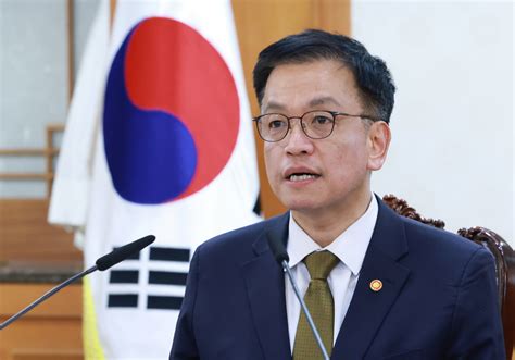 Acting President Choi Sang Mok Vows To Prioritize Stabilizing State