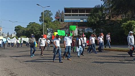 Zitácuaro Transportistas marchan para exigir salida de Conrado