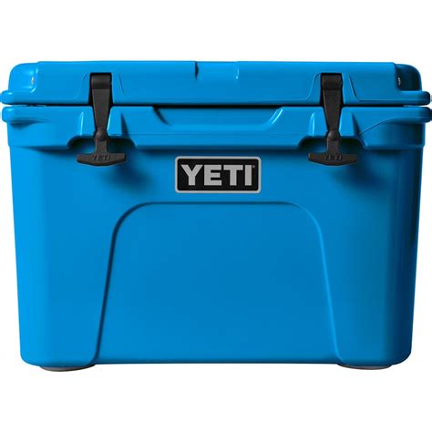 YETI Tundra 35 Cooler - Hike & Camp