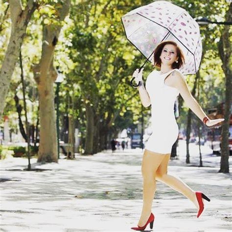 PCG CAPS A BONITA SARA NORTE DE BIKINI