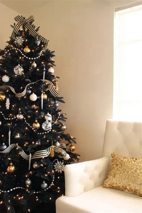 76 Exquisite Black And Gold Christmas Decor Ideas - Shelterness