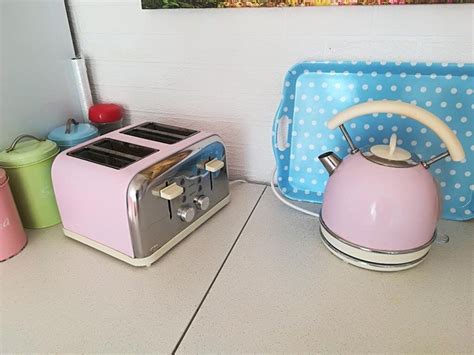 kettle and 4 slice toaster set pink | in Llanrumney, Cardiff | Gumtree