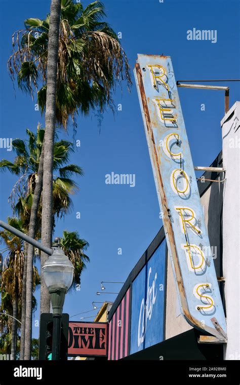 Los Angeles Palm Trees Hollywood Sign Fotos E Imágenes De Stock Alamy