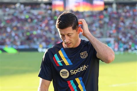 Zarobki W Fc Barcelona Oni Dostaj Wi Cej Ni Robert Lewandowski