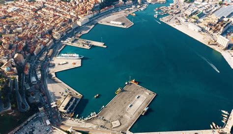 Humanity Domani La Nave Al Porto Di Ancona Nuovo Modello Di