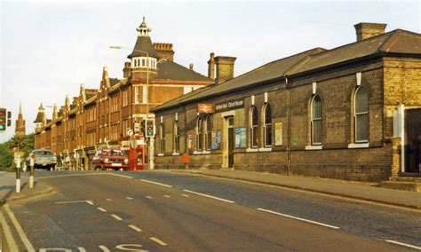 Entrance To Clock House Station © Ben Brooksbank Cc By Sa20