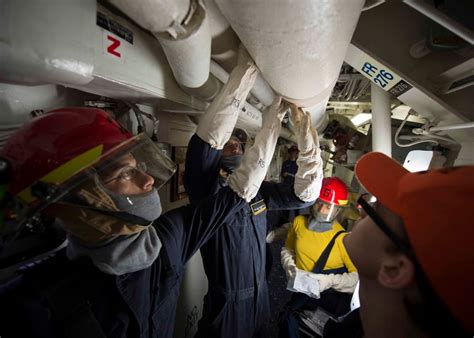 DVIDS Images USS Dewey Damage Control Drill Image 3 Of 3