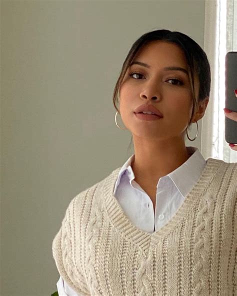 Julia Kelly 01/04/2021 • CelebMafia