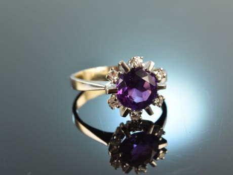 Um 1925 Feine Art Deco Brosche Diamanten Amethyste Weiß Gold 585