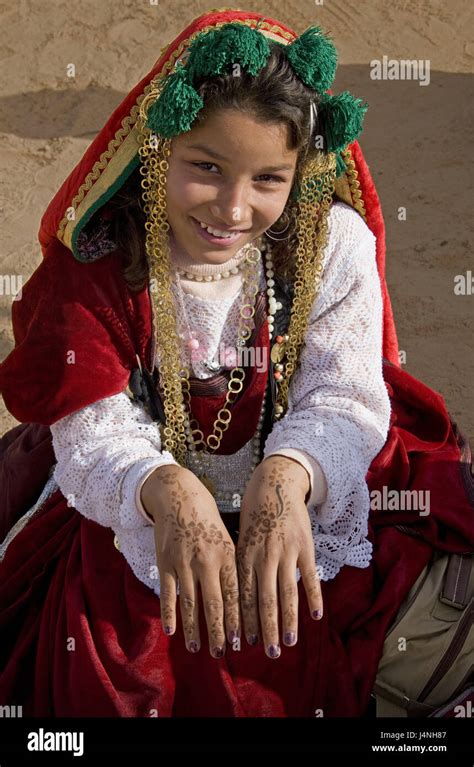 Berber Girl Hi Res Stock Photography And Images Alamy