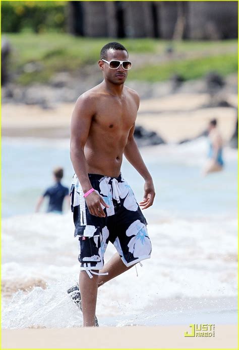 Shirtless Marlon Wayans Beach And Brothers Hottest Actors Photo