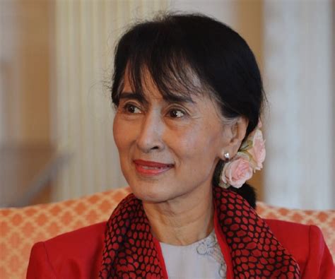 Aung San Suu Kyi Biography - Childhood, Life Achievements & Timeline