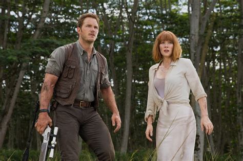 Bryce Dallas Howard The Lady Who Runs Jurassic World Opens June10 What S A Geek