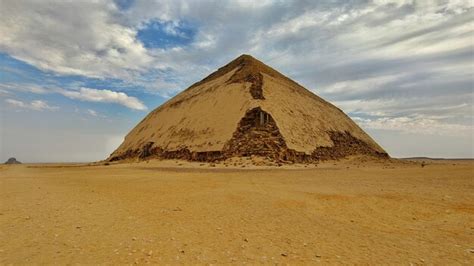 Premium Photo | The red pyramid egypt