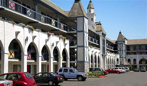 Photo Gallery Of Famous Castle Inn And Suites Near Disneyland