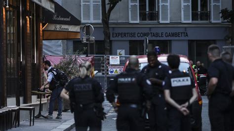 Une Voiture Percute Une Terrasse Paris Un Mort Et Plusieurs Bless S