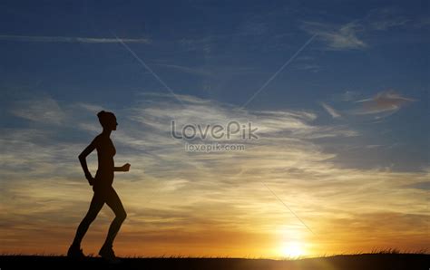 Run the silhouette at the sunset creative image_picture free download 500852887_lovepik.com