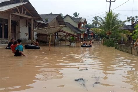 Dua Kecamatan Di Pandeglang Banten Dilanda Banjir Ketinggian Air Capai