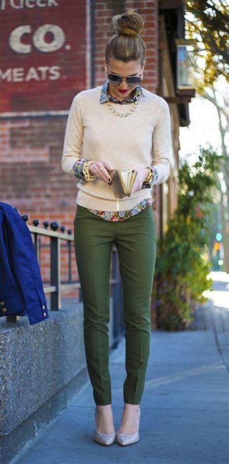 20 Looks para llevar un pantalón verde militar Outfits Pantalones