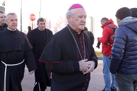 Galerija Državni vrh u Vukovaru stigli i brojni drugi političari str