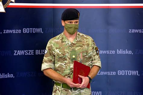 Bia Ystok Brytyjski Oficer Mjr Luke Dodington Otrzyma Srebrny Medal