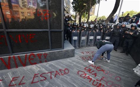 Manifestantes Se Enfrentan Con Polic As De Cdmx Frente A La Fgr Grupo