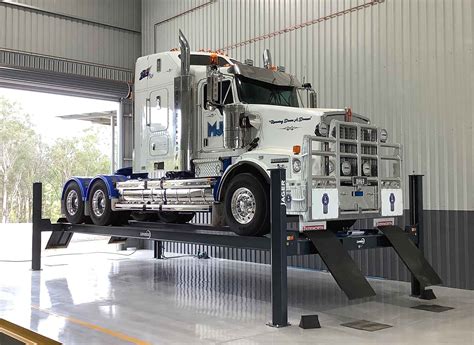 High Quality Heavy Vehicle Hoists & Lifts | Levanta