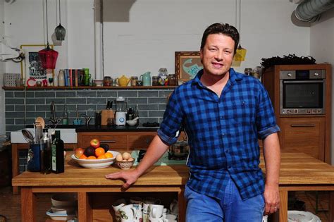 Jamie Oliver Explains How To Make The Perfect Scrambled Eggs Without Using Milk Or Cream