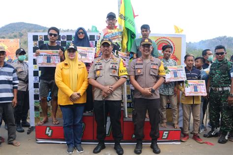 Nana Sudjana Tutup Lomba Pacuan Kuda Kapolda Cup Lintasntb